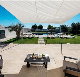  6 bedroom villa with heated pool in Modica, sleeps 18